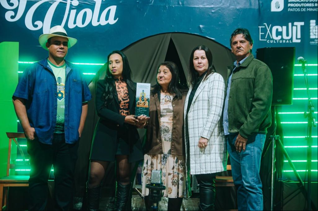Música sertaneja emociona público na final do IV Festival Patos & Viola em Patos de Minas | Patos Agora - A notícia no seu tempo - 
