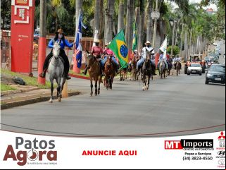 Patenses se reunem e fazem carreata prÃ³ governo Bolsonaro | Patos Agora - A notícia no seu tempo - 