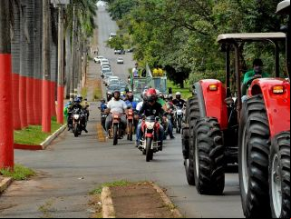 Patenses se reunem e fazem carreata prÃ³ governo Bolsonaro | Patos Agora - A notícia no seu tempo - 
