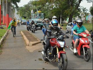 Patenses se reunem e fazem carreata prÃ³ governo Bolsonaro | Patos Agora - A notícia no seu tempo - 
