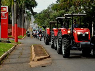 Patenses se reunem e fazem carreata prÃ³ governo Bolsonaro | Patos Agora - A notícia no seu tempo - 