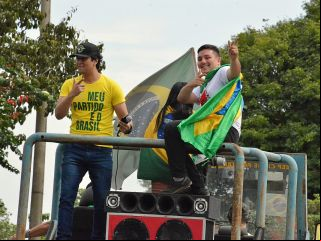 Patenses se reunem e fazem carreata prÃ³ governo Bolsonaro | Patos Agora - A notícia no seu tempo - 