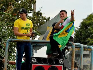 Patenses se reunem e fazem carreata prÃ³ governo Bolsonaro | Patos Agora - A notícia no seu tempo - 