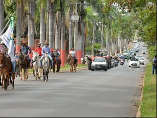 Patenses se reunem e fazem carreata prÃ³ governo Bolsonaro | Patos Agora - A notícia no seu tempo - 