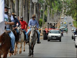 Patenses se reunem e fazem carreata prÃ³ governo Bolsonaro | Patos Agora - A notícia no seu tempo - 