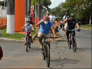 Patenses se reunem e fazem carreata prÃ³ governo Bolsonaro | Patos Agora - A notícia no seu tempo - 