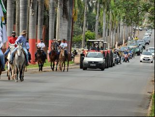 Patenses se reunem e fazem carreata prÃ³ governo Bolsonaro | Patos Agora - A notícia no seu tempo - 