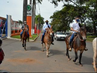 Patenses se reunem e fazem carreata prÃ³ governo Bolsonaro | Patos Agora - A notícia no seu tempo - 