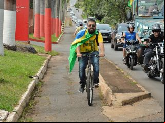 Patenses se reunem e fazem carreata prÃ³ governo Bolsonaro | Patos Agora - A notícia no seu tempo - 
