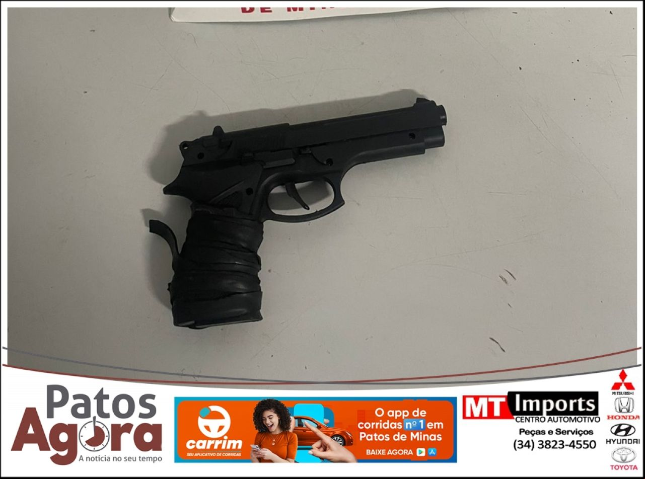 Homem é preso após assaltar mulher com arma falsa no centro de Patos de Minas