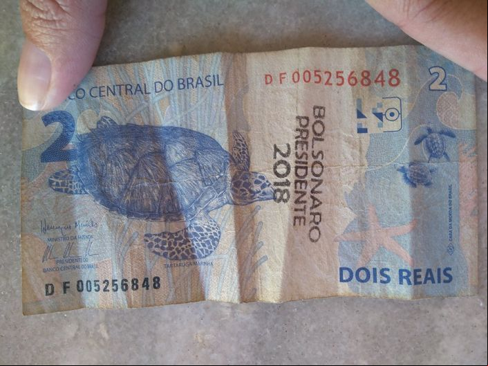 OPINIÃ?O DO LEITOR: Nota carimbadas são distribuÃdas em Patos de Minas