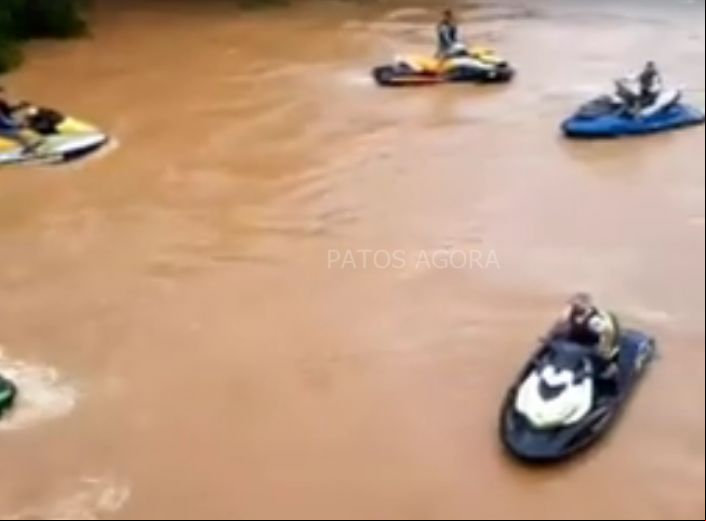 Enquanto isso no Rio ParanaÃba...jet ski